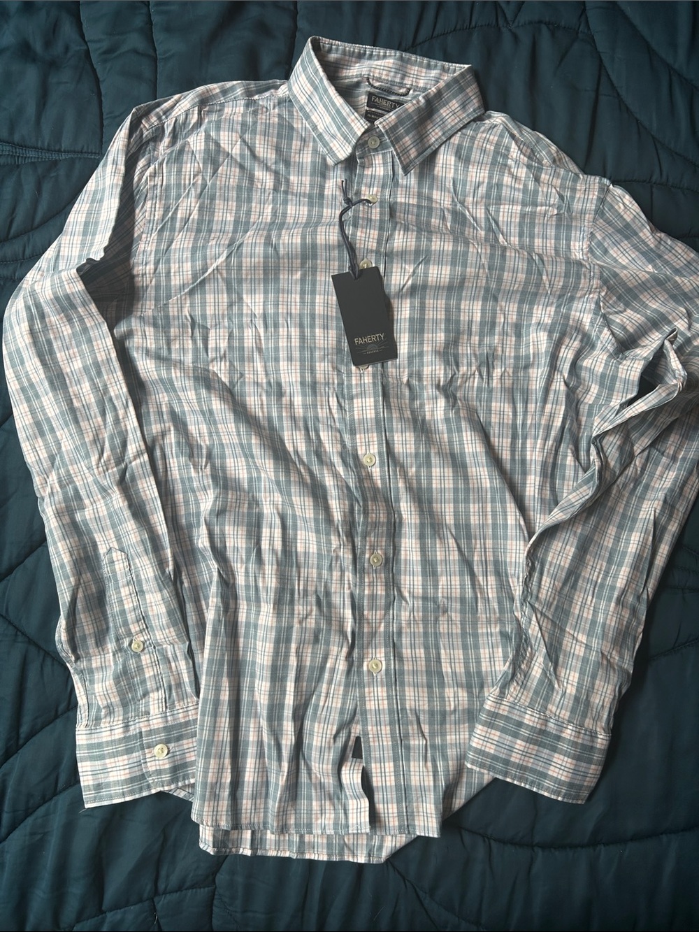 NWT Faherty men large Blue and White Plaid Button-Down Shirt movement shirt